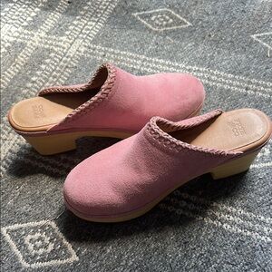 Frye Pink Suede Mule clogs size 7